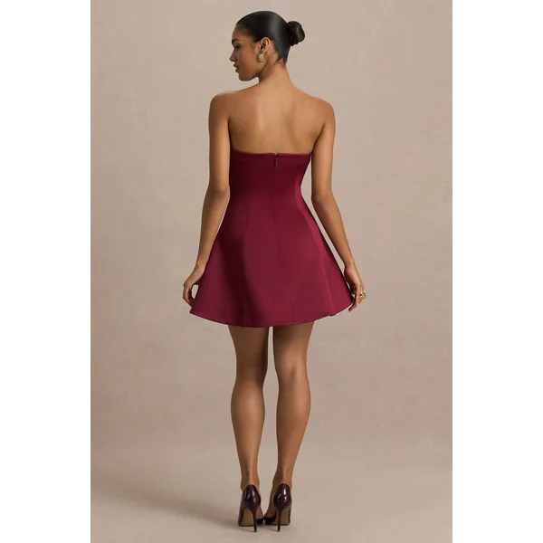 Lioray | Mini-robe en satin bordeaux à encolure bandeau et coupe évasée