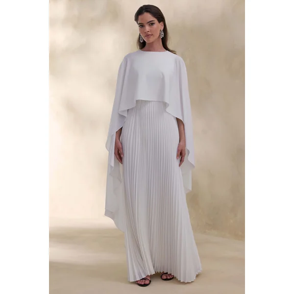 Loradia | Robe longue crème en satin à encolure ronde avec manches cape et jupe plissée