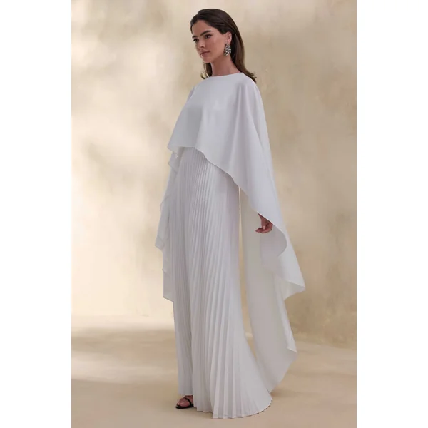 Loradia | Robe longue crème en satin à encolure ronde avec manches cape et jupe plissée