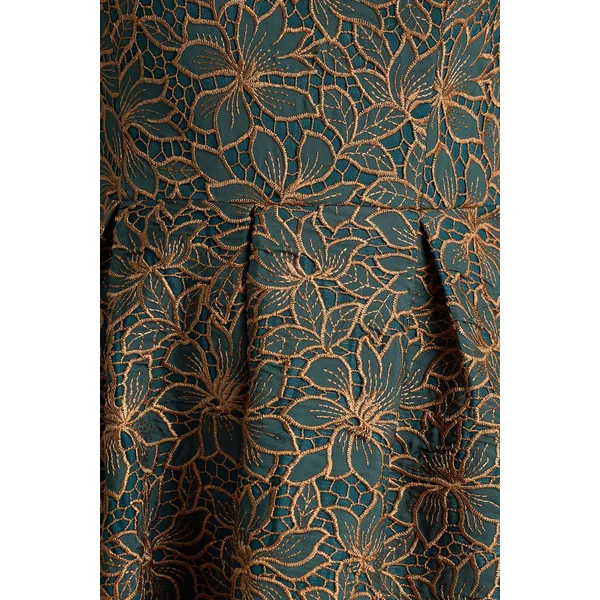 Loretta | Robe mi-longue à encolure bandeau brodée vert foncé et rouille