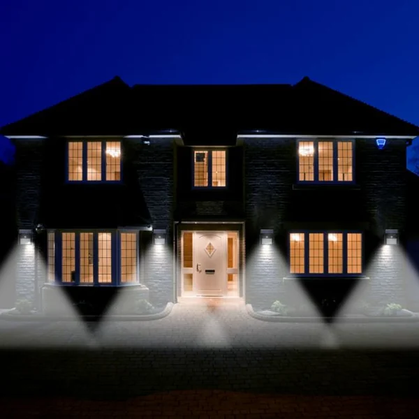 Lot de 4 Lampes Solaires Extérieures Murales avec 30 LED Distance 3 à 5 m Charge 7 à 8 Heures en ABS, 9,6x4,8x12,4cm