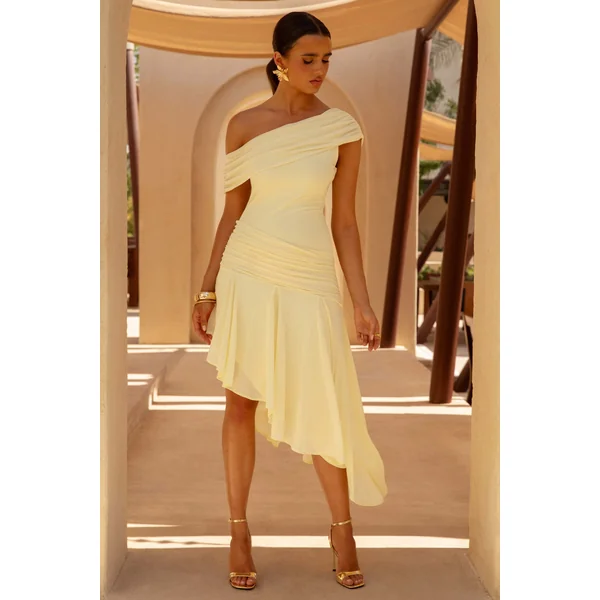 Lova | Robe longue asymétrique citron froncée avec ourlet à volants
