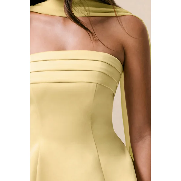 Love Me | Mini-robe patineuse citron en satin avec ceinture en chiffon