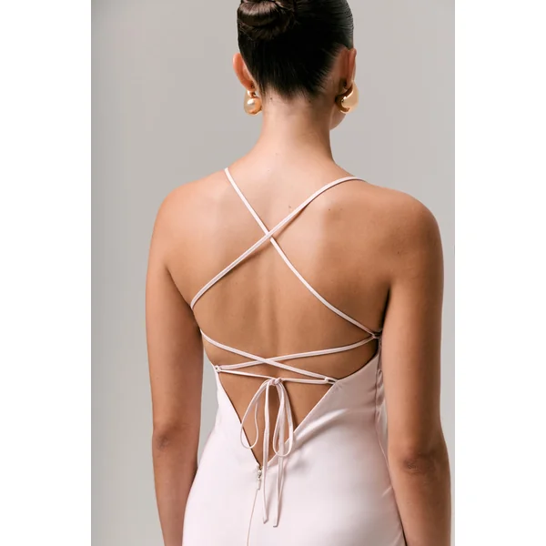 Lucie | Robe longue en satin rouge ombré à col bénitier