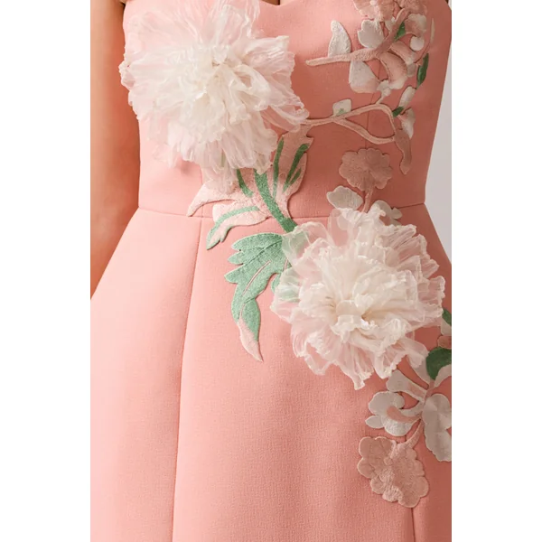 Lulu | Mini-robe corail à encolure cœur et broderies en relief