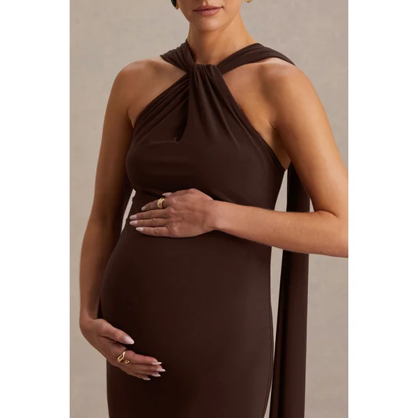 Lyra | Robe longue de maternité marron à décolleté dos nu croisé avec cape