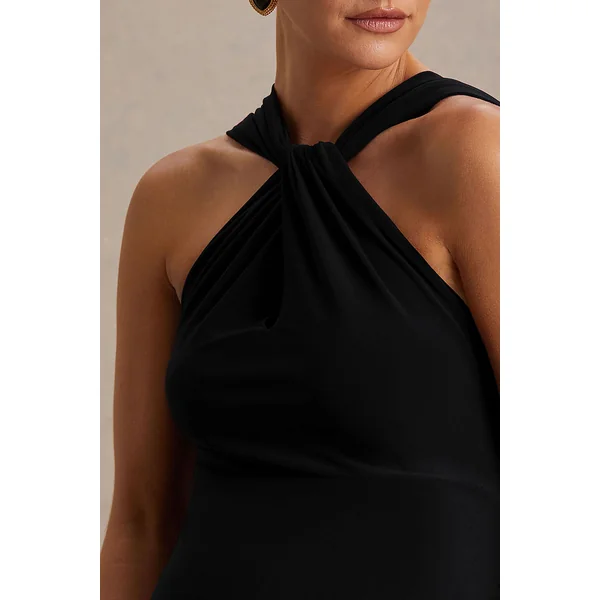 Lyra | Robe longue noire à encolure américaine croisée avec cape