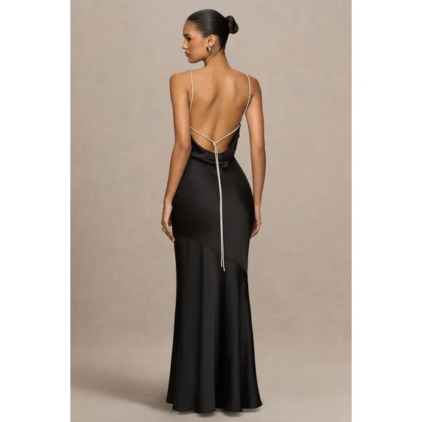 Maelia | Robe longue en satin noir à col bénitier avec bretelles ornées de strass