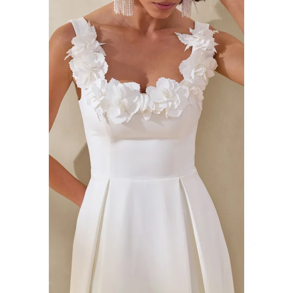 Maelle | Robe mi-longue blanche à encolure arrondie avec détails de corsage