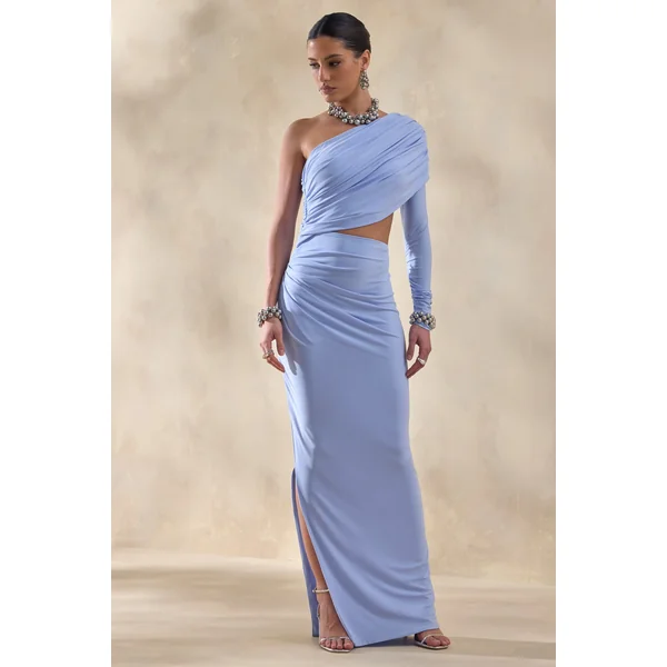 Malika | Robe longue bleu poudré à encolure asymétrique avec découpe et détails froncés