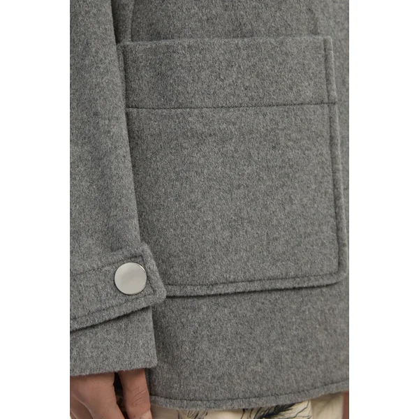 Manteau Ajusté Mi-Long en Laine Brossée avec Poches Plaquées