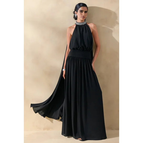 Marie | Robe longue noire à encolure américaine ornée