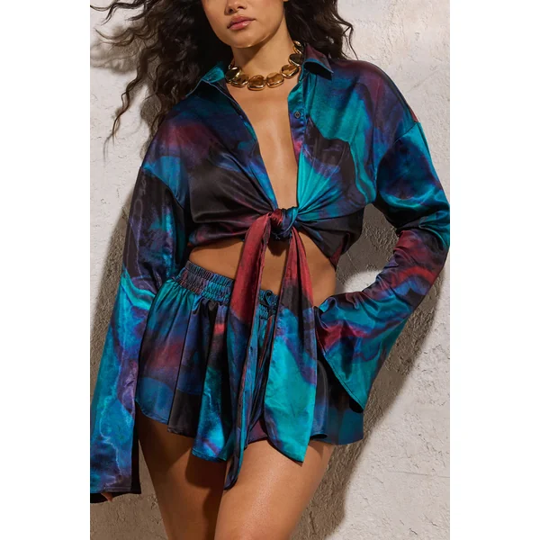 Marisela | Chemise crop top en satin imprimé bleu à manches longues