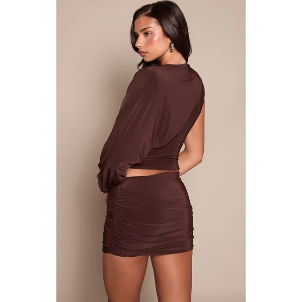 Marron Foncé Haut Moulant Asymétrique À Manche Unique Avec Détails Drapés