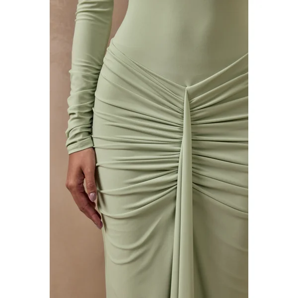 Matilda | Robe longue vert clair à encolure bateau avec détails froncés