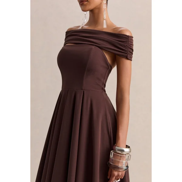 Mavina | Robe mi-longue marron à décolleté bardot