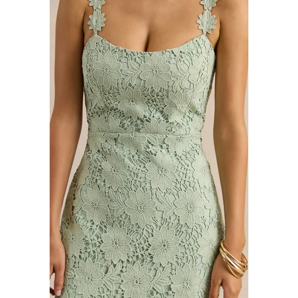 Melia | Robe mi-longue vert sauge en dentelle à encolure arrondie