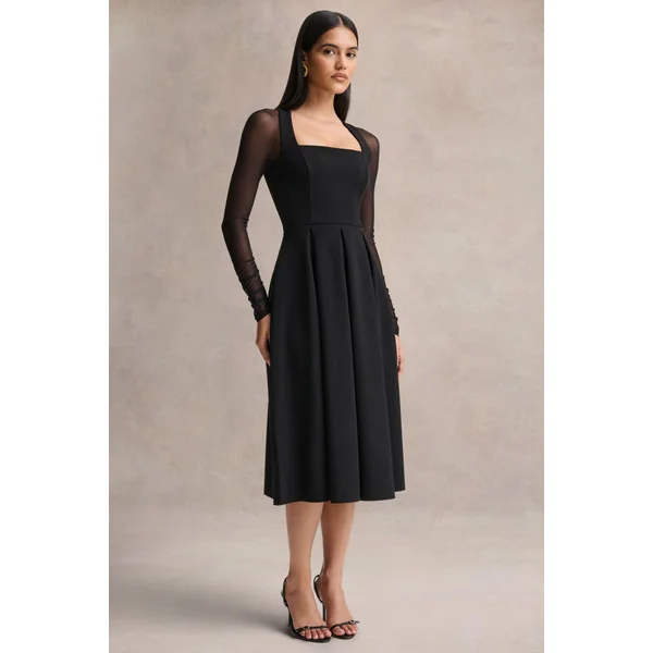 Melinda | Robe mi-longue noire à encolure carrée avec détails en mesh