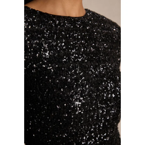 Mercedes | Mini-robe en sequins noire à encolure bateau manches longues et drapé dans le dos