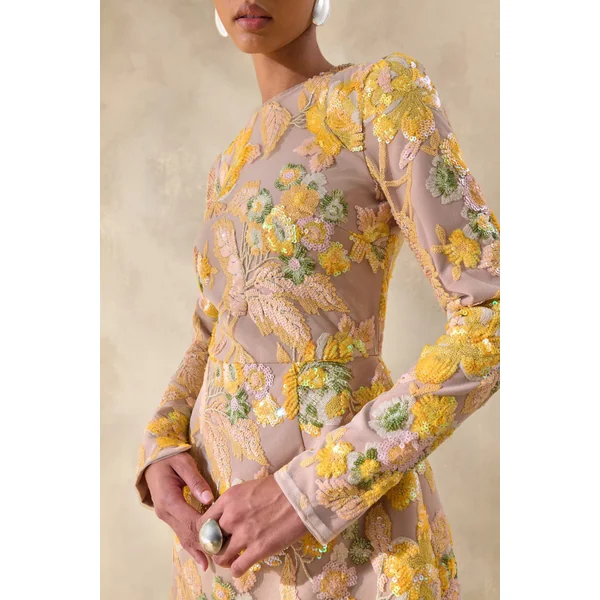 Merdia | Mini-robe jaune à encolure ronde avec embellissements floraux