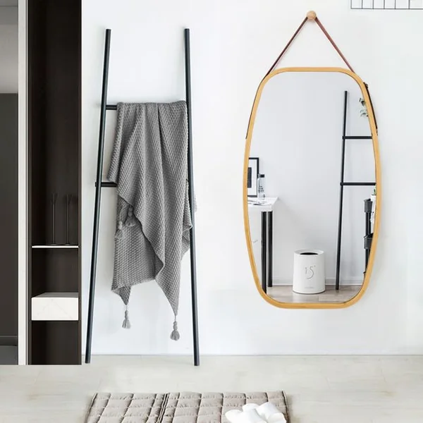 Miroir Mural Suspendu avec Cadre en Bambou et Sangle en Cuir Réglable Coin Arrondi 77 x 44 x 1,5cm