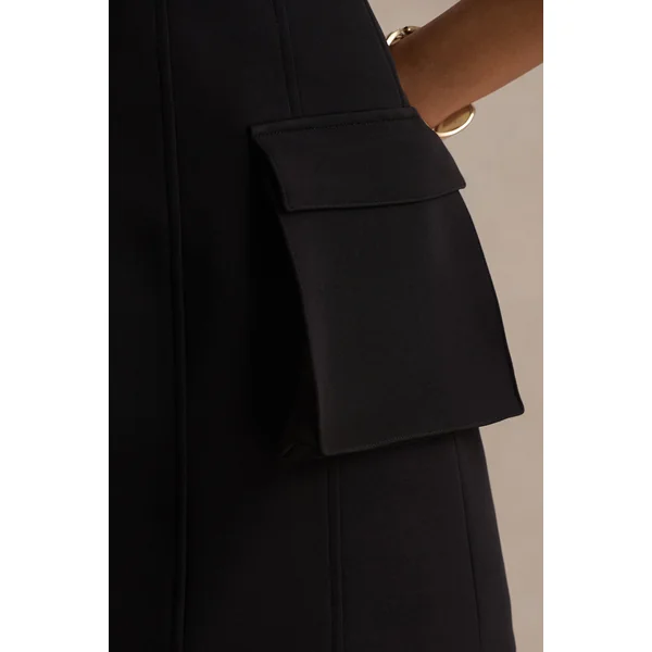 Mollie | Micro mini-robe ajustée noire à décolleté carré