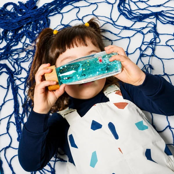 Move sensory bottle, whale