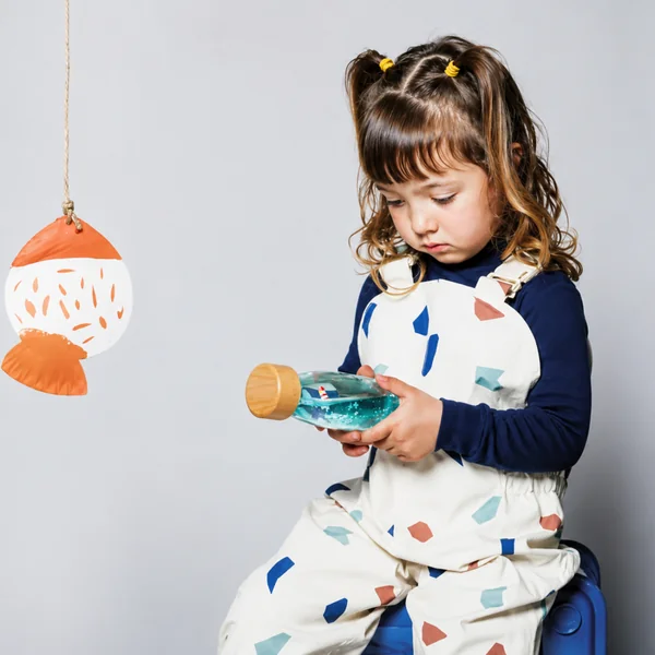 Move sensory bottle, whale