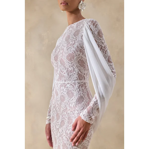 Nabina | Robe longue blanche en dentelle à encolure ronde avec détail drapé au dos