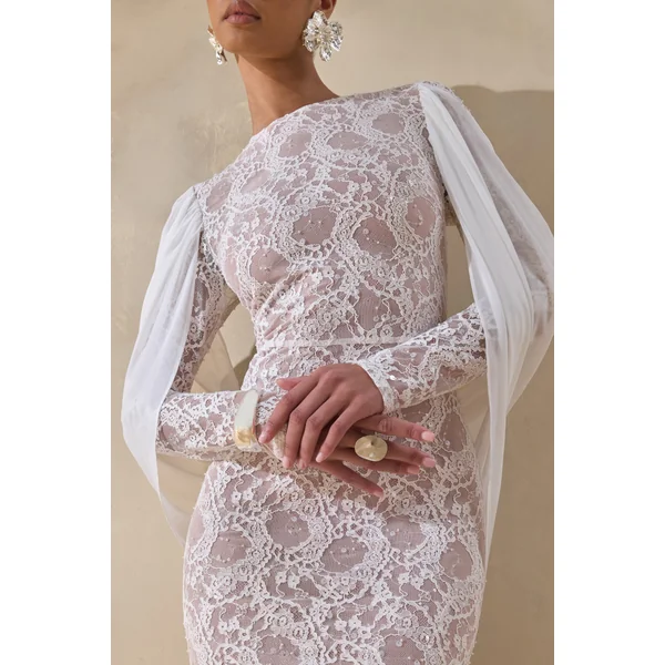 Nabina | Robe longue blanche en dentelle à encolure ronde avec détail drapé au dos
