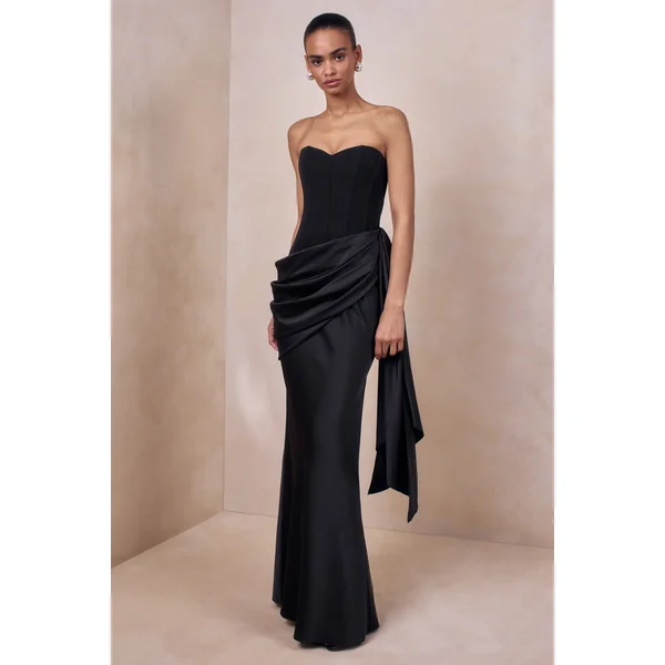 Nalira | Robe longue bandeau en satin noir avec jupe drapée