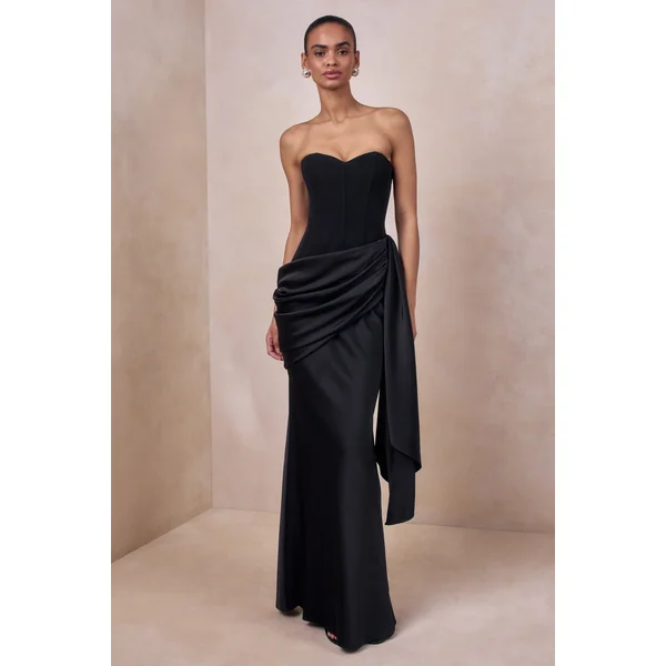 Nalira | Robe longue bandeau en satin noir avec jupe drapée