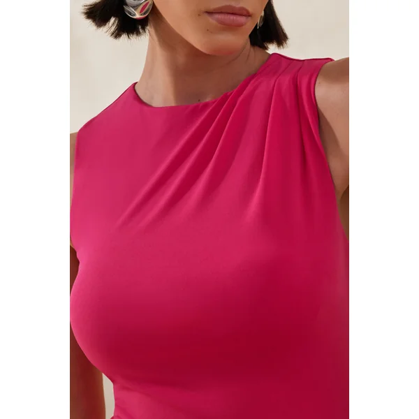 Noelia | Robe longue rose vif à col montant avec détails volantés