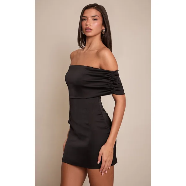 Noir Robe Courte En Satin À Épaules Dénudées