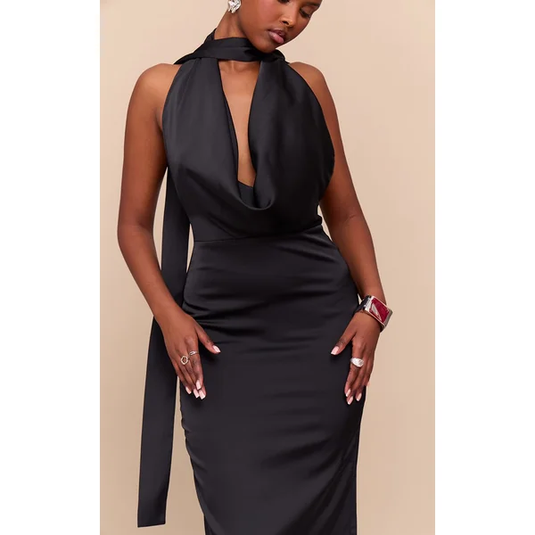Noir Robe Longue Drapée En Satin À Col Bénitier