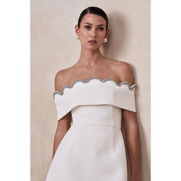 Norella | Mini-robe blanche à encolure Bardot festonnée