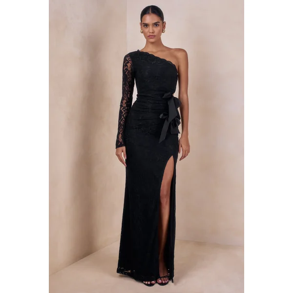 Norna | Robe longue en dentelle noire à encolure asymétrique avec détail ajouré et détails nœud