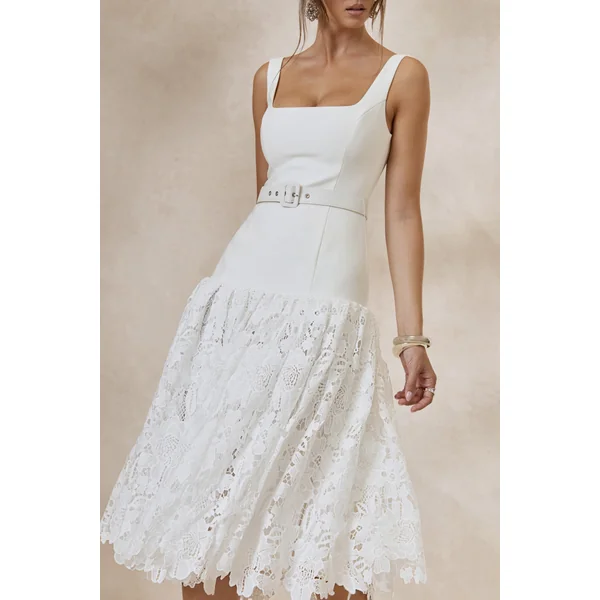 Norrie | Robe Mi-Longue Blanche à Encolure Carrée et Jupe Volumineuse en Dentelle