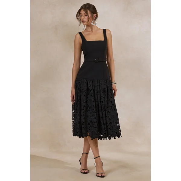 Norrie | Robe mi-longue noire à décolleté carré et jupe volumineuse en dentelle
