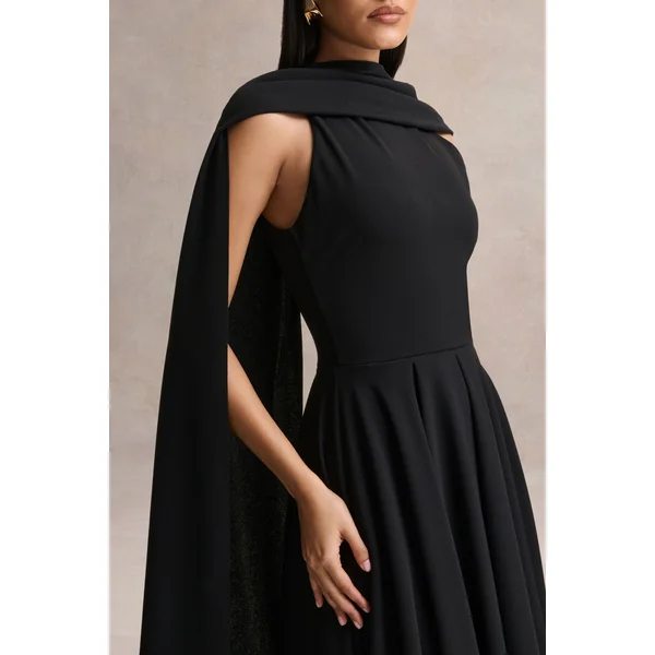 Nova | Robe mi-longue noire à col montant avec manches cape