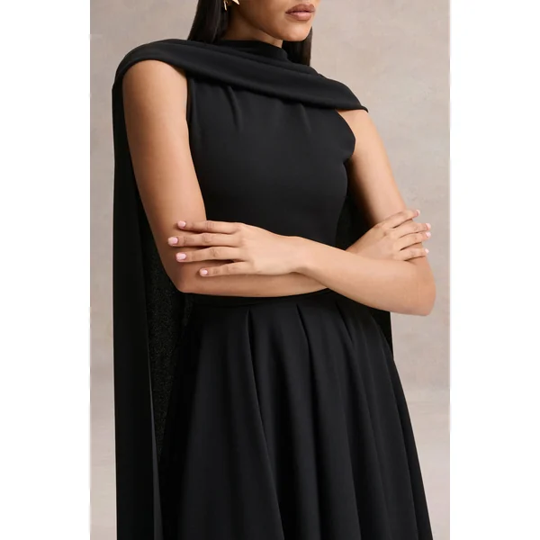 Nova | Robe mi-longue noire à col montant avec manches cape