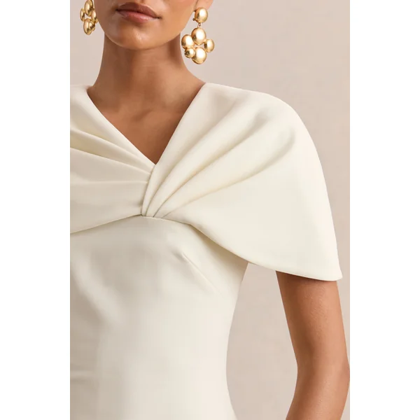 Novalie | Robe mi-longue crème à décolleté en V avec détail torsadé