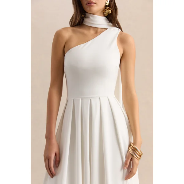 Odette | Robe mi-longue blanche à encolure asymétrique avec écharpe