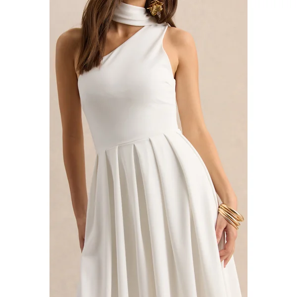 Odette | Robe mi-longue blanche à encolure asymétrique avec écharpe