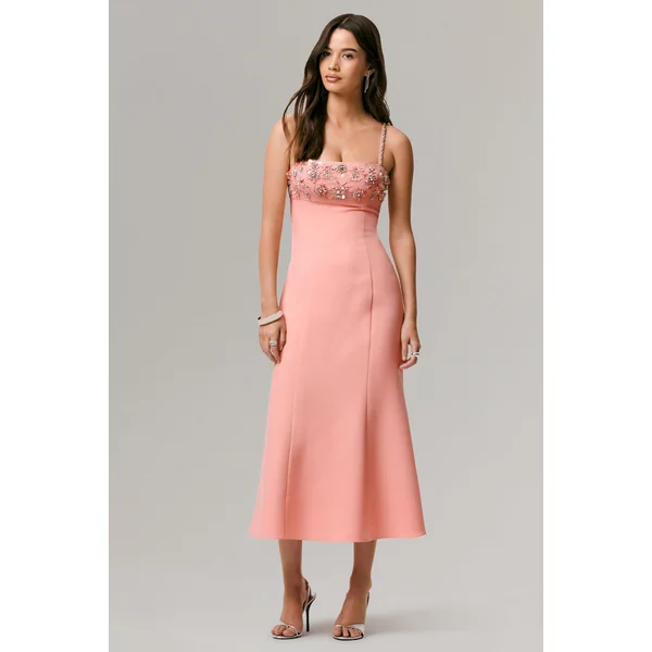 One To Remember | Robe mi-longue corail à décolleté carré ornée