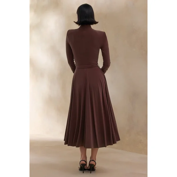 Opalia | Robe mi-longue marron à col montant ceinturée