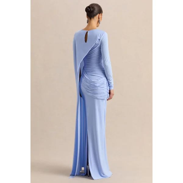 Orintha | Robe longue bleu poudré à encolure large avec cape et détail doré