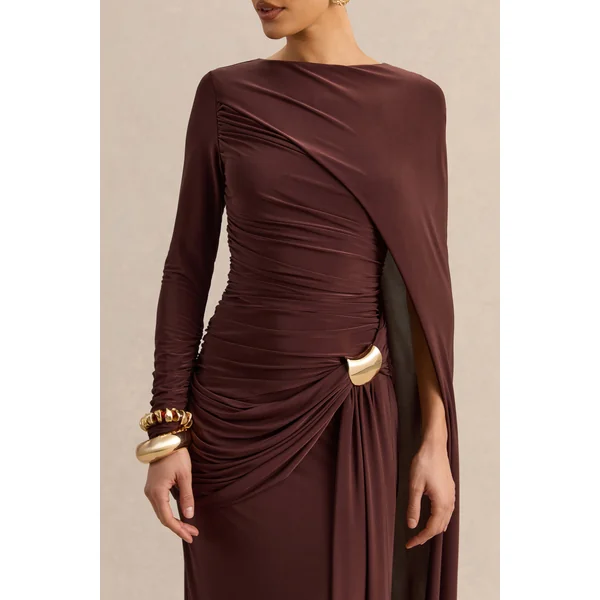 Orintha | Robe longue marron à encolure haute avec cape et détail doré