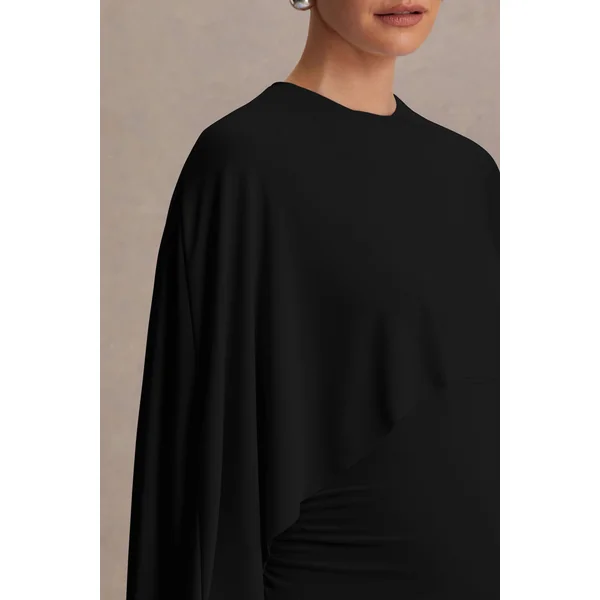 Padma | Robe de maternité noire drapée longue avec manches cape