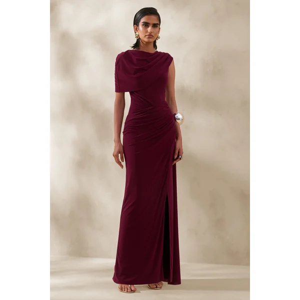 Palomara | Robe longue bordeaux à encolure ronde avec ceinture fluide et fente haute à l’avant